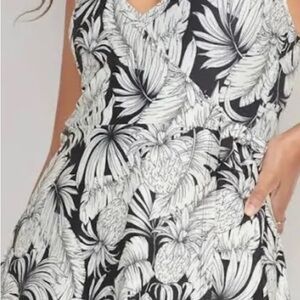 Old Navy black and white pineapple palm leaves print. V-neck side tie swim dress